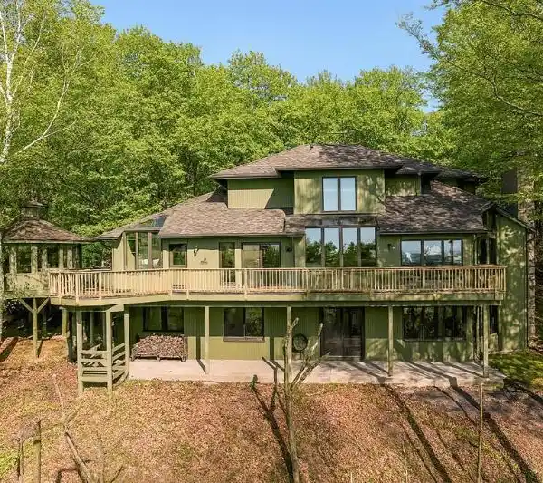ICONIC SUNSETS FROM A PRIVATE BLUFF RETREAT