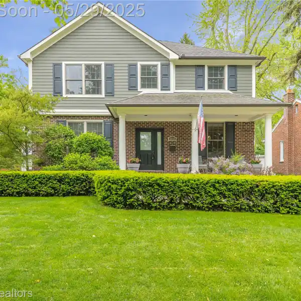 BEAUTIFUL HOME IN A SOUGHT-AFTER NEIGHBORHOOD