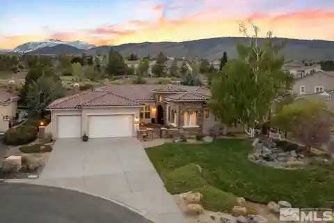 Wonderful Single Story Home in Arrowcreek