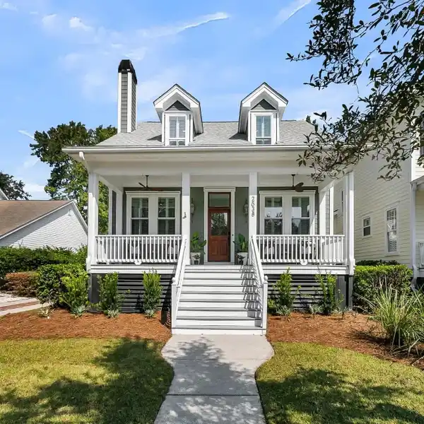 LIGHT-FILLED COASTAL RETREAT WITH DESIGNER FINISHES