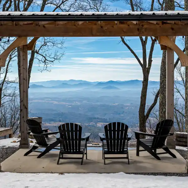 137 ACRES WITH PRIVATE COMPOUND POTENTIAL