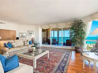 Exclusive Residence in Park Shore