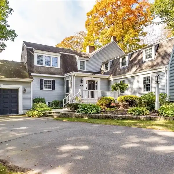 WONDERFUL COLONIAL IN A SERENE SETTING