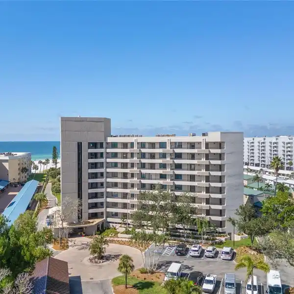RENOVATED ELEGANCE ON BEACH SHORES