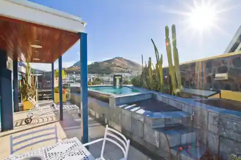 The Finest Views of Table Mountain, the Marina & the City – a Penthouse Masterpiece