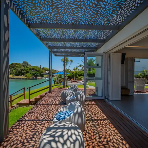 EXQUISITE WATERFRONT RESIDENCE