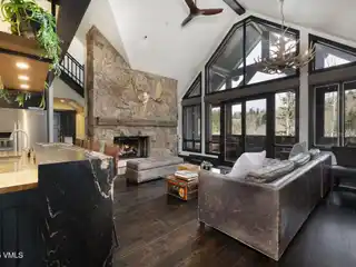 Beautifully Updated Penthouse at Snow Cloud