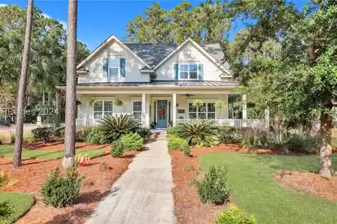 Iconic Home in Hampton Lake