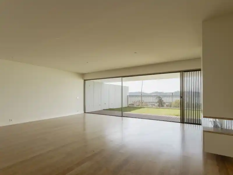 Four-level Residence in Desirable Alcantara