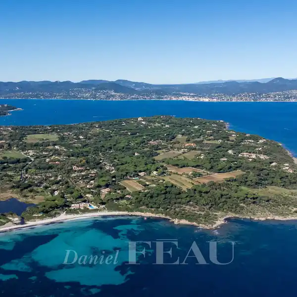 SERENE VILLA IN EXCLUSIVE BEACHSIDE RESIDENCE