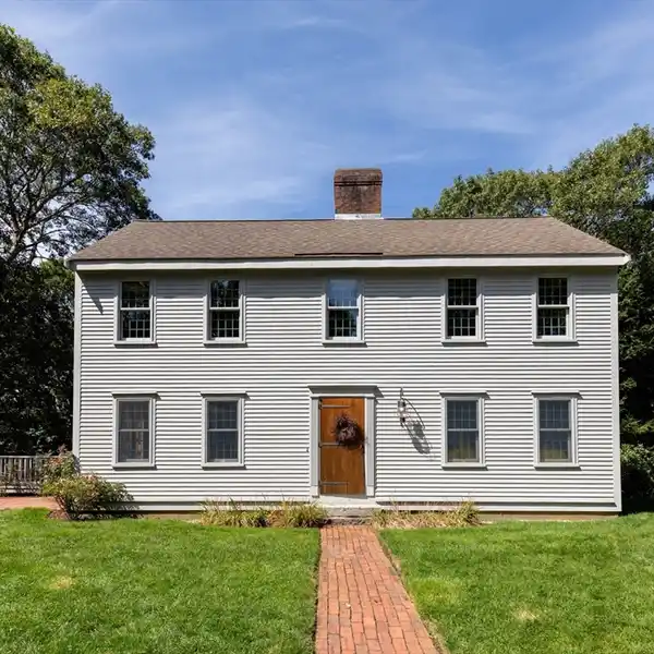 HISTORIC CARLETON SHORES HOME WITH PRIVATE BEACH ACCESS