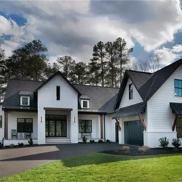 CUSTOMIZABLE LUXURY LIVING