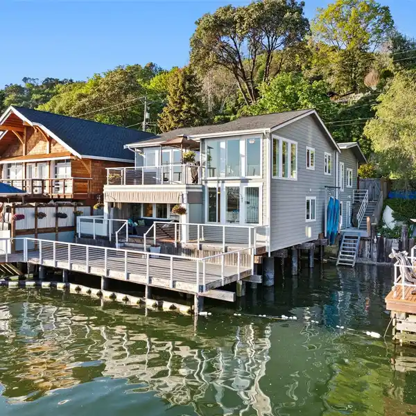 EXPERIENCE PNW BLISS IN THIS SPECTACULAR RESIDENCE