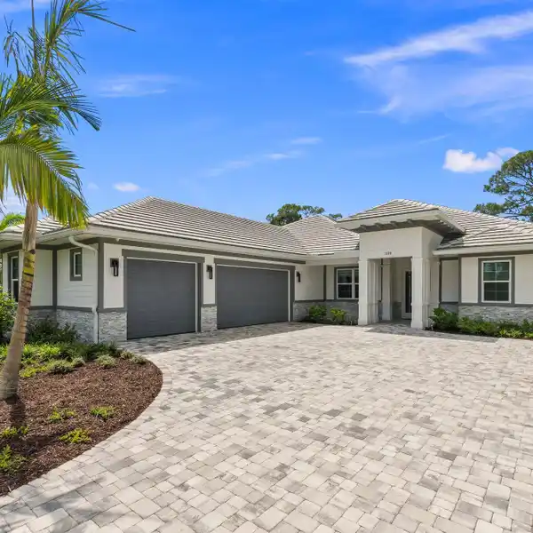 STUNNING NEW CONSTRUCTION IN A VIBRANT GOLF COMMUNITY