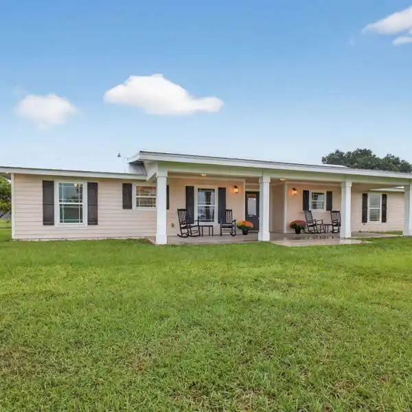 GORGEOUS EQUESTRIAN ESTATE | COUNTRY CHARM AT ITS FINEST