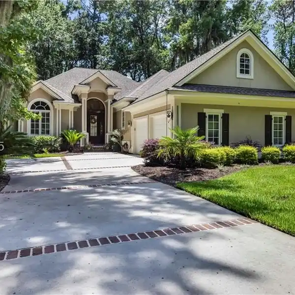 ELEGANT ONE-LEVEL LIVING WITH POOL