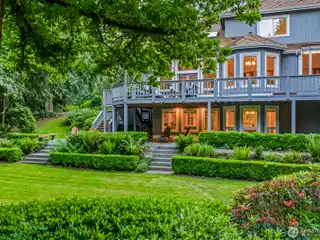 Versatile Custom Home in Broadhurst