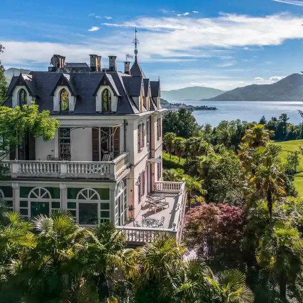 SPLENDID FULLY RENOVATED VILLA