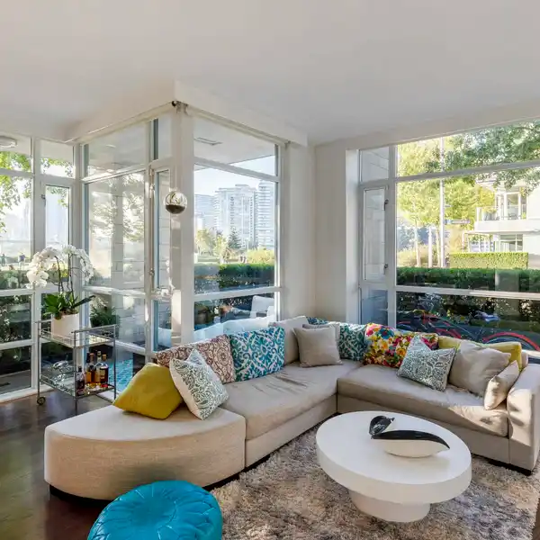 ONE-OF-A-KIND EXECUTIVE TOWNHOME