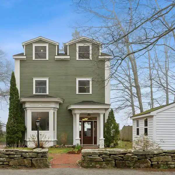 ULTIMATE COASTAL RETREAT IN FREEPORT