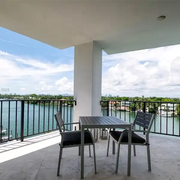 END CONDO WITH MAGNIFICENT VIEWS