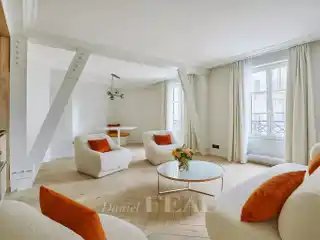 Sophisticated Apartment with Bespoke Open-Plan Design