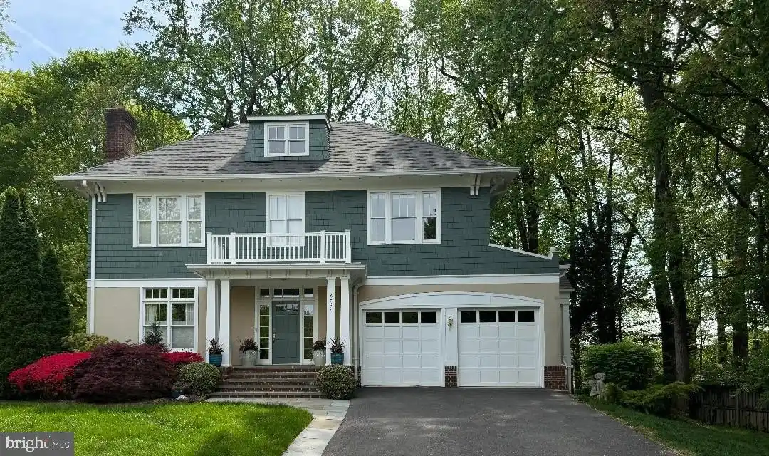 Elegant Cul-de-sac Colonial Backing to Woods