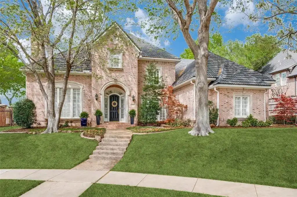 Luxury Living on a Tranquil Cul-de-sac