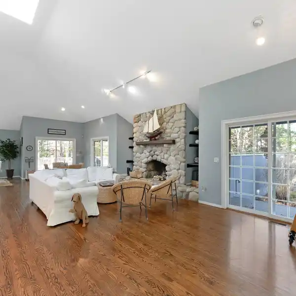 GORGEOUS THREE BEDROOM RENTAL IN A FABULOUS LOCATION