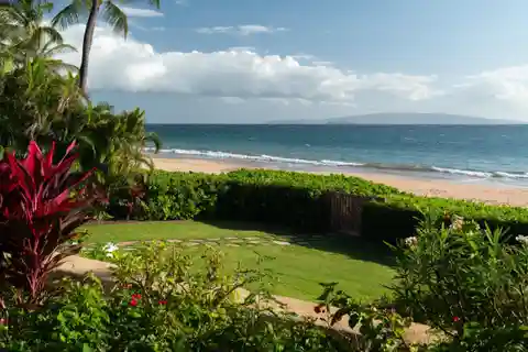 Exceptional Estate on Keawakapu Beach