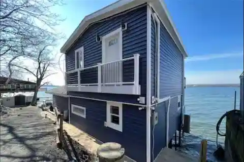 Exceptional Lakefront Getaway