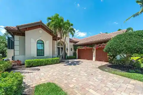 Exquisite Courtyard Home at Lely Resort