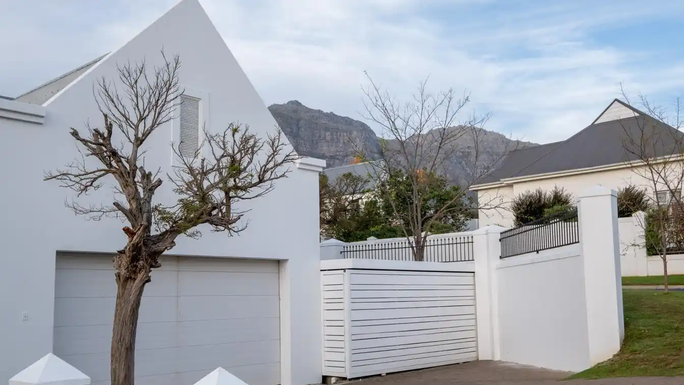 Charming Property in L'hermitage Paradyskloof