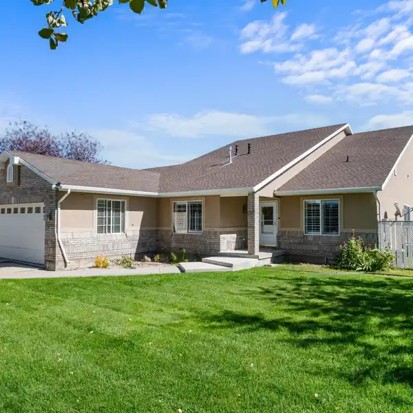 HIGH-END LIVING ON A 1.2-ACRE HORSE PROPERTY