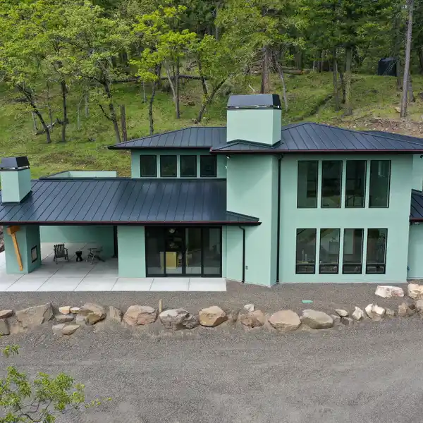 SLEEK MOUNTAIN ESCAPE ON 20+ PRIVATE ACRES