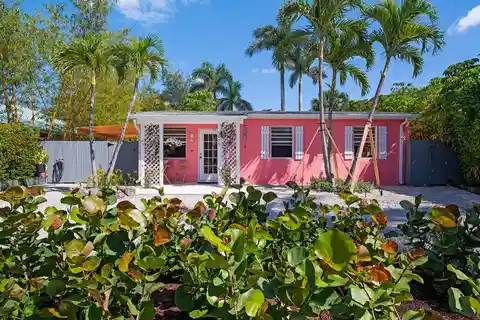 Updated Cottage with Vaulted Ceilings and Pool