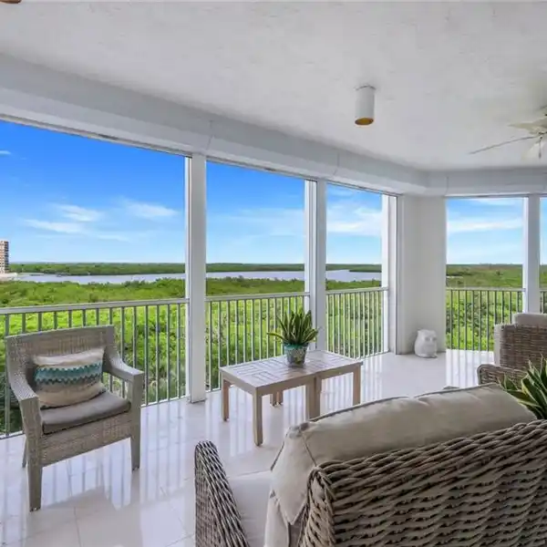 LIGHT-FILLED CENTER-STACK RESIDENCE AT THE GRANDE EXCELSIOR