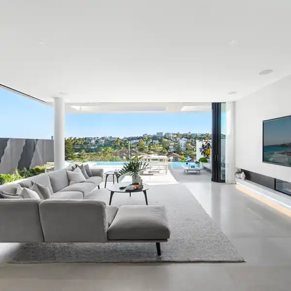 A WORLD-CLASS STATEMENT IN DESIGNER LUXURY LIVING AND SPECTACULAR ENTERTAINING