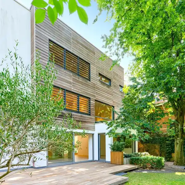 CONTEMPORARY TRIPLEX VILLA WITH PRIVATE SOUTHWEST GARDEN