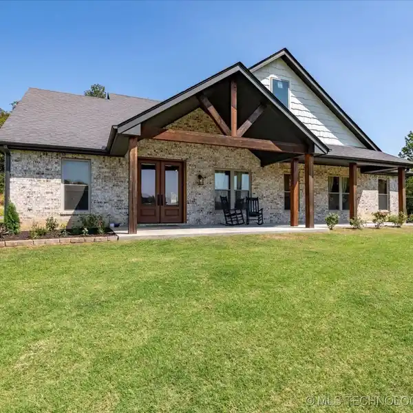 CUSTOM BUILT HOME WITH PANORAMIC VIEWS