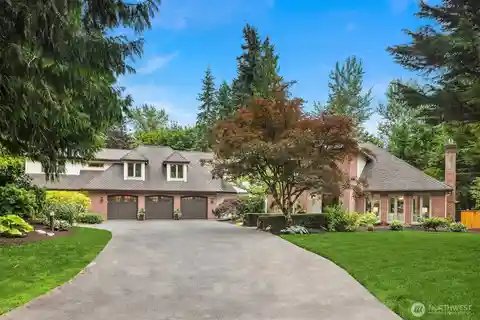 Luxury English Hill Premier Estate