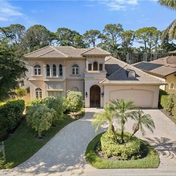 COURTYARD-STYLE ESTATE IN COVETED AUDUBON GOLF & COUNTRY CLUB