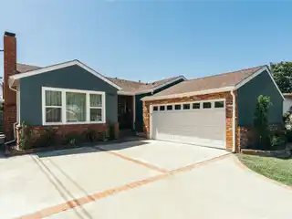 Gorgeous Home in a Prime Neighborhood