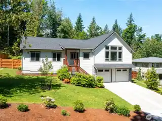 Immaculate Home on a Quiet Dead-end Street