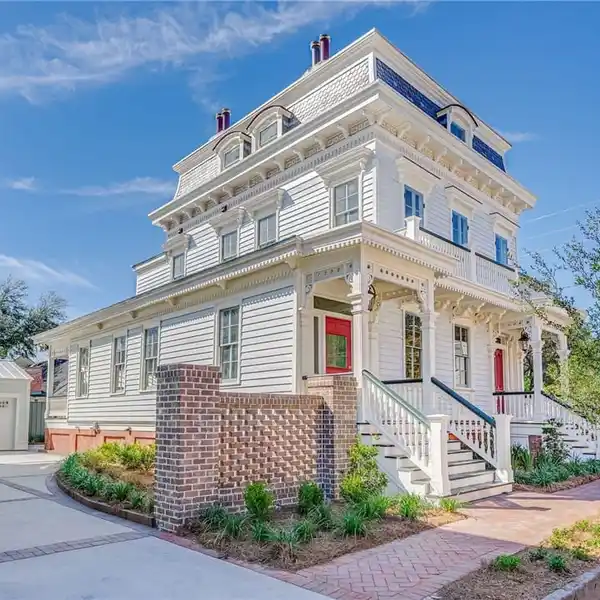 ELEGANT 19TH-CENTURY AND MODERN ARCHITECTURAL JEWEL WITH ELEVATOR