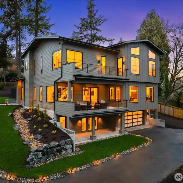 NEWLY COMPLETED CONTEMPORARY HOME