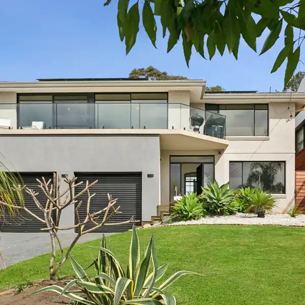 BEAUTIFULLY APPOINTED RESIDENCE WITH SWEEPING OCEAN VIEWS