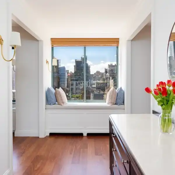 AIRY RENOVATED THREE BEDROOM HOME WITH GORGEOUS CITY VIEWS
