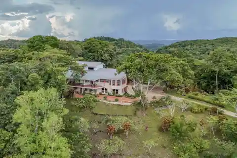 Kan Iik Mountain – 50-Acre Hilltop Estate