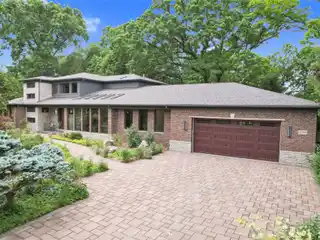 A Modern Masterpiece in Harmony with Nature
